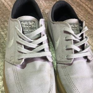 Nike Zoom Stefan Janoski Canvas skate shoe in gray